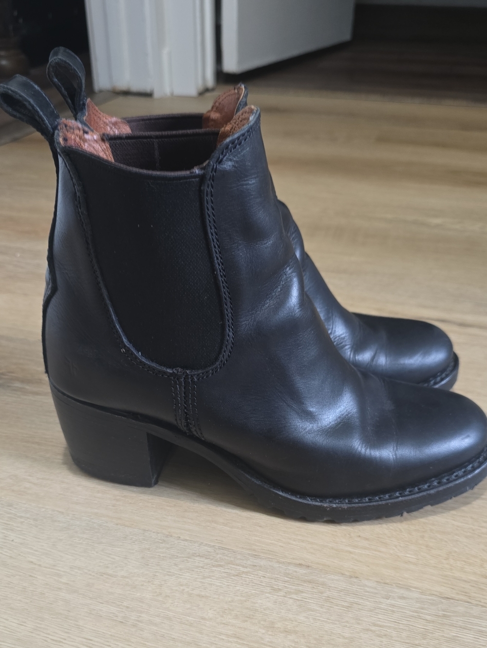 Frye Women's Sabrina Chelsea Bootie